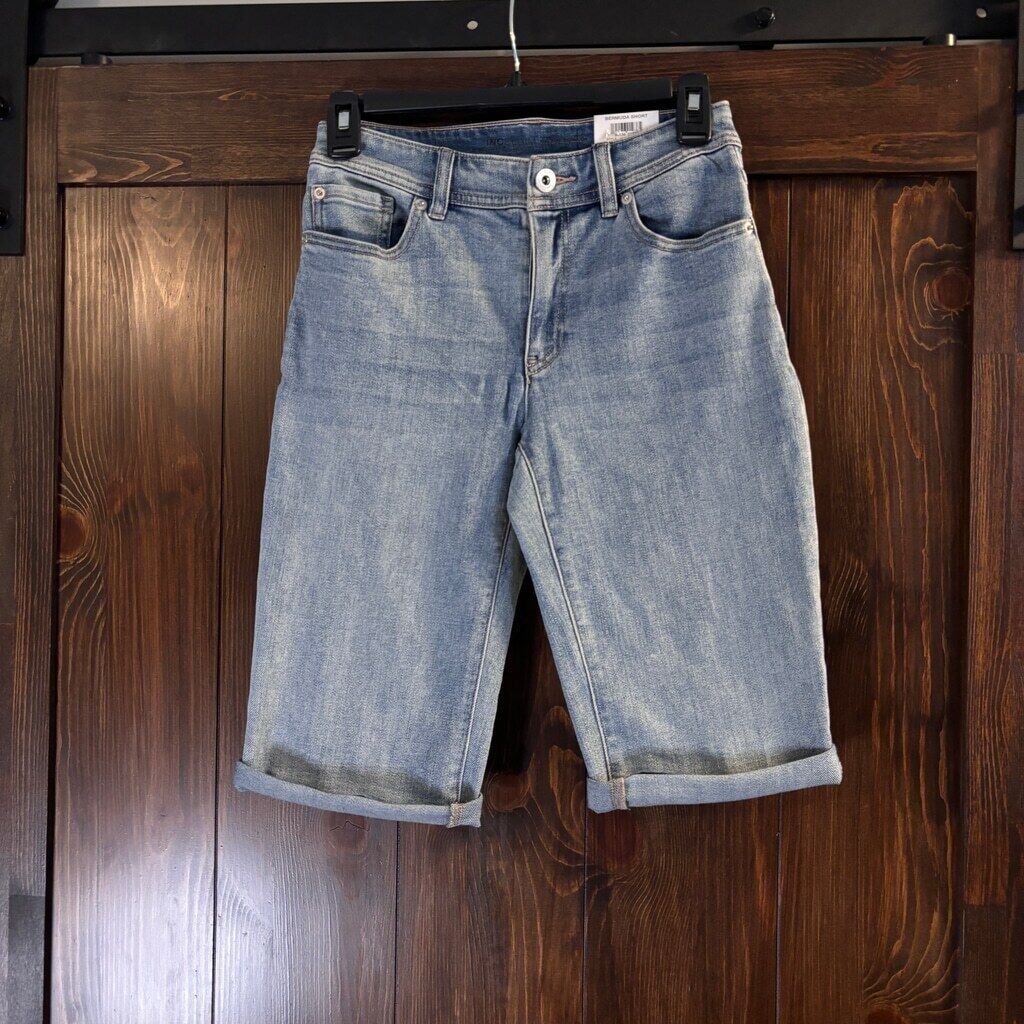 I.N.C. International Concepts Women's 0 Mid-Rise Light Denim Bermuda Shorts.